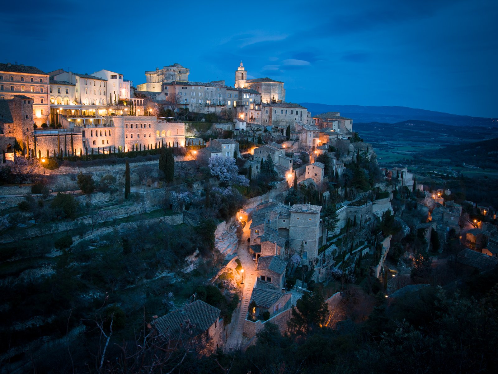 Dusk in Gordes Dusk in Gordes